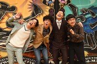 仲良く肩を組むたくろうとドンデコルテ。左からドンデコルテ小橋、たくろう・きむらバンド、ドンデコルテ渡辺銀次、たくろう赤木