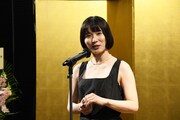蓮見翔にお祝いの言葉を贈る松岡茉優