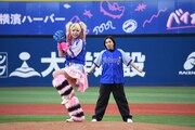 振りかぶるエルフ荒川と、応援するエルフはる