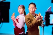 「完全メシ BREAD」のCM「完全メシパーン」編の撮影に臨む（左から）森山未唯、ダイアン津田