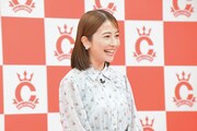 会見の進行を務めた日比麻音子（TBSアナウンサー）