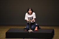落語を披露する誠子