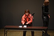 ナプキンの無音開封に挑む忠犬立ハチ高・王坂
