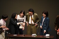 ナプキンの仕組みを説明してもらうカナメストーン山口