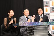 「THE SECOND」優勝会見の司会を務めた小室瑛莉子アナウンサーと大会初代王者のギャロップ