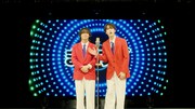 太田駿静と四谷真佑が扮するお笑いコンビ「まっすぐ」