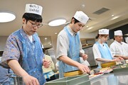 左から、男性ブランコ平井、中沢元紀、杏花