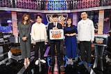 左から、高橋ユウ、タイムマシーン3号・山本、劇団ひとり、菊地亜美、ななまがり初瀬
