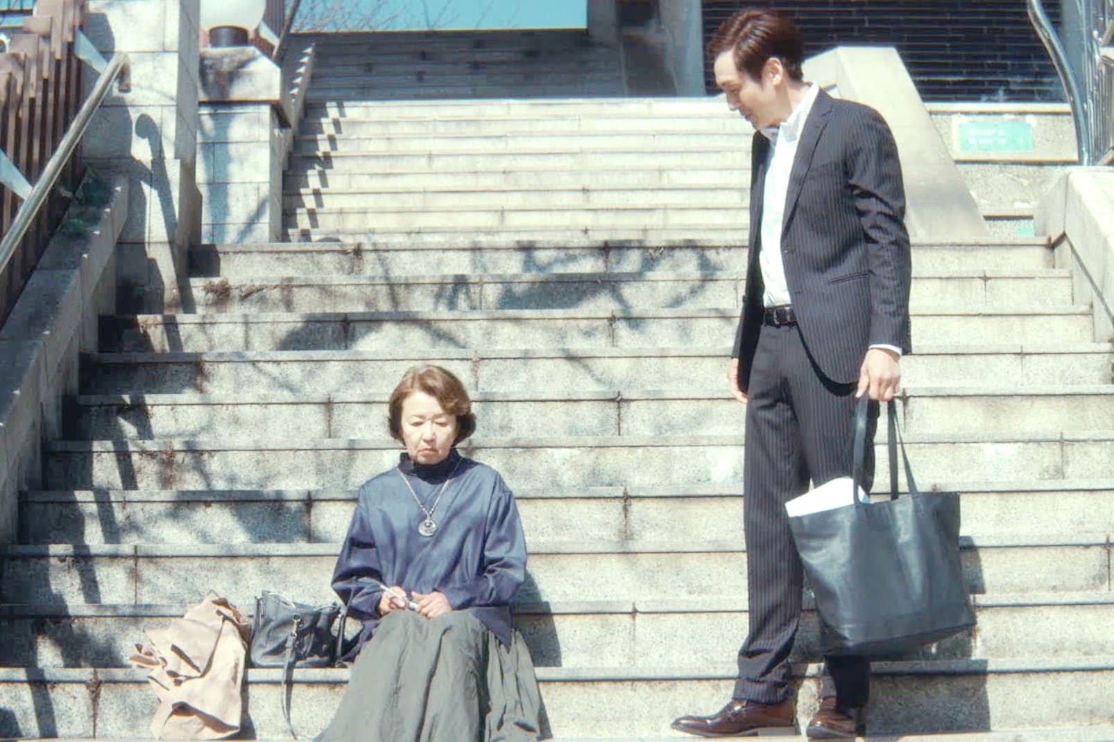 とろサーモン村田が映画「八月の杜」出演、空襲以前の記憶を失った主人公の物語