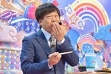 試食する蛍原徹