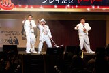 ダチョウ倶楽部と出川哲朗（中央）