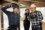 左から浮所飛貴、岩田絵里奈、モグライダーともしげ
