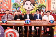 左からブラックマヨネーズ小杉、村上信五、石破茂、タイムマシーン3号