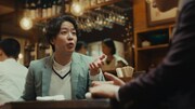 ドンデコルテが出演する「キリン一番搾り生ビール」のWebCM「贅沢が怖い男」編より