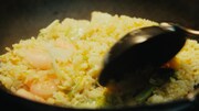 ドンデコルテが出演する「キリン一番搾り生ビール」のWebCM「贅沢が怖い男」編より