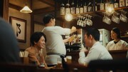 ドンデコルテが出演する「キリン一番搾り生ビール」のWebCM「贅沢が怖い男」編より