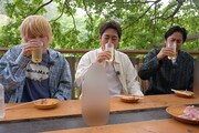 左から、手越祐也、小泉孝太郎、チュートリアル徳井