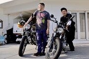 左から野性爆弾くっきー！、スピードワゴン井戸田