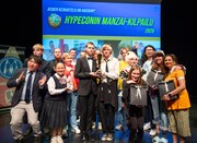 「Hypeconin manzai-kilpailu」の様子