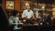 ドンデコルテが出演する「キリン一番搾り生ビール」のWebCM「とりあえず頼む人へ」編より