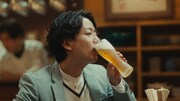 ドンデコルテが出演する「キリン一番搾り生ビール」のWebCM「とりあえず頼む人へ」編より