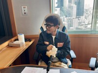 「浜ちゃん愛しの酸辣湯ポテト」を食べるダウンタウン浜田