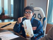 「浜ちゃん愛しの酸辣湯ポテト」を食べるダウンタウン浜田