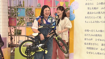久保田早紀「異邦人」の考察をプレゼンする紅しょうが ©NHK