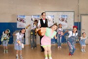 キッズインフルエンサーの「有名になりたい」と共に「ぷるるん音頭」を踊るヤンシー＆マリコンヌ
