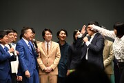 しずちゃんにもメガネを取られそうになる南海キャンディーズ・山里