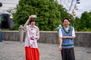 左から佐藤栞里、有吉弘行