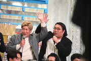 「この中で一番人気あるのは誰なの？」という陣内智則の質問に対して、瞬時に手を挙げるビスケットブラザーズ