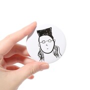 中華料理人風角刈りロン毛山口ボイス缶バッジ。イラストは零士描き下ろし