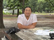 ロバート秋山、ロケ中の雨はもう気にしない