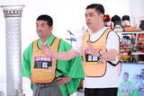 ななまがり初瀬（右）とすゑひろがりず三島（左）の「大声変態侍」