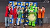 浦和リーダーはひつじねいり（左から2人）、大宮リーダーはタモンズ（右から2人）