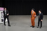 左から、霜降り明星・粗品、三遊間