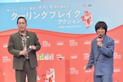 相方・町田（左）のダンスを楽しんだ佐々木（右）