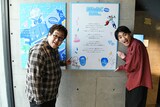 サインを入れる春とヒコーキ