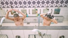 金属バット、Dr.ハインリッヒ、ミルクボーイ　銭湯の常連客や番頭を演じる