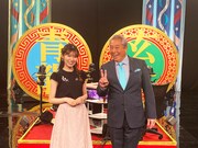 「芸能界麻雀最強位決定戦 THE われめDEポン 24時間生スペシャル2026～牌は地球を救う～」MCのガダルカナル・タカと橘ゆりか（左）