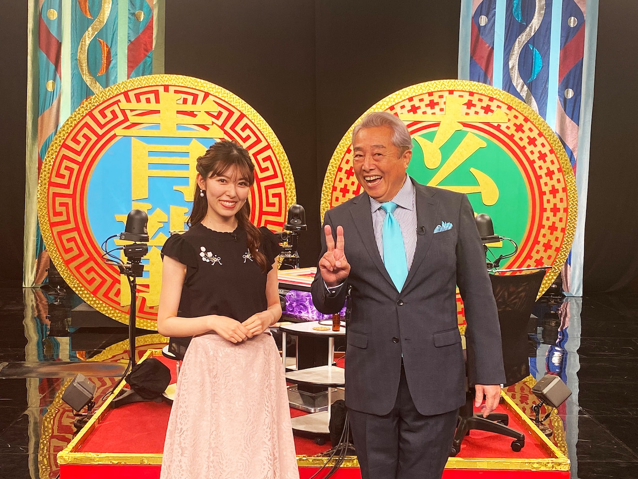 「芸能界麻雀最強位決定戦 THE われめDEポン 24時間生スペシャル2026～牌は地球を救う～」MCのガダルカナル・タカと橘ゆりか（左）