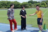 かまいたちと佐藤勝利（中央）