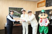 大曲駅の1日駅長に任命されるマユリカ