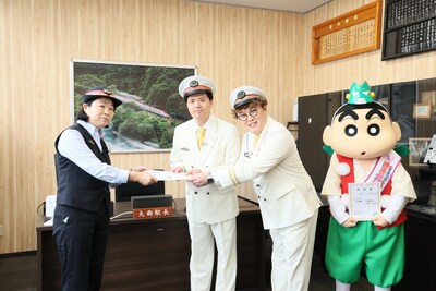 大曲駅の1日駅長に任命されるマユリカ