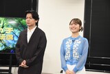 会見に登壇した（左から）マヂカルラブリー・野田クリスタル、渋谷凪咲