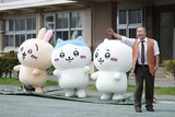 「映画ちいかわ」と「新しいカギ」がコラボ。左からうさぎ、ハチワレ、ちいかわ、ハナコ岡部