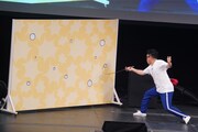 フェンシング対決に臨む宮川大輔