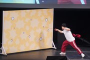 フェンシング対決に臨むダイアン津田