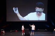 ストップウォッチを見ずに10秒きっちりで止めるチャレンジに臨む宮川大輔。ライブの本筋とは関係ない
